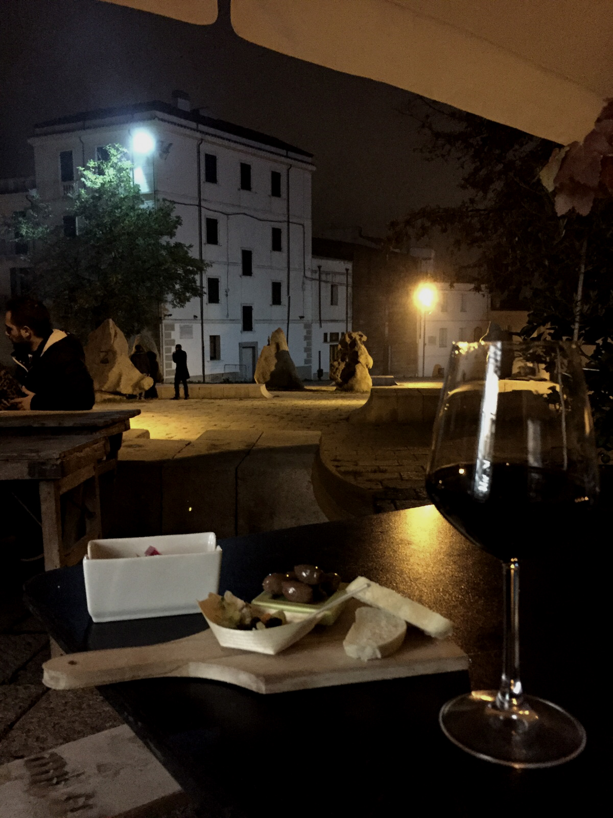 nuoro. aperitivo in piazza